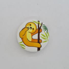 Значок СССР. Ленивец на ветке, мультфильм, животное. Винтажный значек.