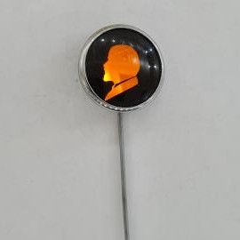 Значок СССР. Профиль Ленина, политическая тематика. Винтажный значек.