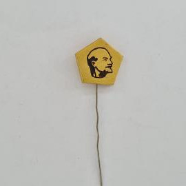 Значок СССР. Ленин, профиль вождя, революционная тематика. Винтажный значек.