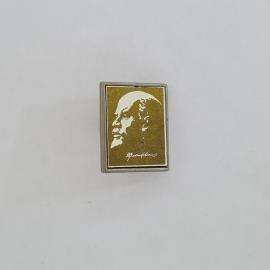 Значок СССР. Портрет Ленин, подпись, советская история. Винтажный значек.