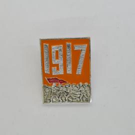 Значок СССР. 1917, демонстрация с красным знаменем, революция. Винтажный значек.