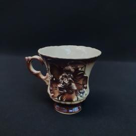Винтажная кружка СССР. Керамическая чашка с рельефным цветочным декором, коричневая глазурь