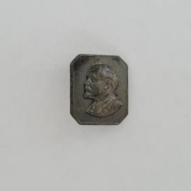 Значок СССР. Профиль Ленина, революционная тематика. Винтажный значек.