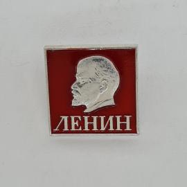 Значок СССР. Ленин, профиль вождя, надпись Ленин, советская история. Винтажный значек.