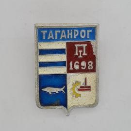 Значок СССР. Таганрог, Ростовская область, герб города, 1698, рыба и шестерня. Винтажный значек.