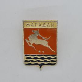 Значок СССР. Магадан, герб города с оленем и волнами, Дальний Восток. Винтажный значек.