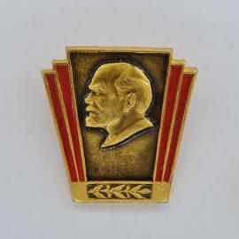 Значок СССР. Профиль Ленина, красные лучи, советская символика. Винтажный значек.