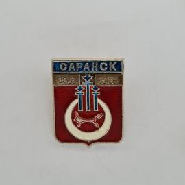 Значок СССР. Саранск, городской герб с тремя стрелами и лисой. Винтажный значек.