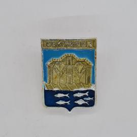 Значок СССР. Свияжск, герб города, архитектура и рыбы, Татарстан. Винтажный значек.