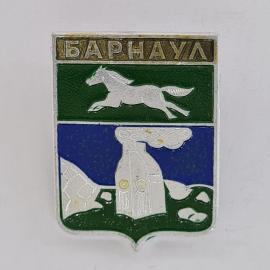 Значок СССР. Барнаул, герб города с бегущей лошадью и колонной. Винтажный значек.