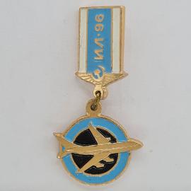 Значок СССР. Ми 99, авиация, самолет на фоне эмблемы. Винтажный значек.