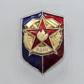 Значок СССР. ВДПО, красная звезда, щит, листья. Винтажный значек.