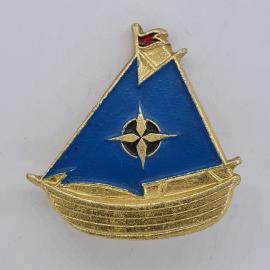 Значок СССР. Парусник, синяя парусная лодка с флажком, морская тематика. Винтажный значек.