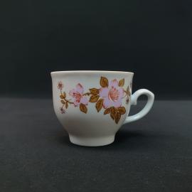 Кружка чайная кофейная, чашка фарфоровая СССР, винтажная. Цветы, золотистая кайма.