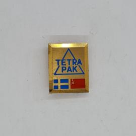Значок СССР. Tetra Pak, Финляндия и флаг с серпом и молотом, международная промышленность. Винтажый 