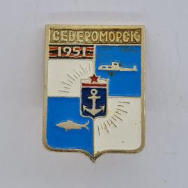 Значок СССР. Североморск 1951, герб якорь, корабль и рыба, Мурманск. Винтажный значек.