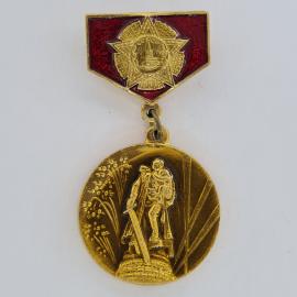 Значок СССР. Монумент Родина мать, Волгоград, город герой. Винтажный значек.