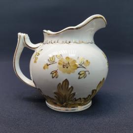 Винтажный молочник СССР. Фарфоровый кувшин для сливок с цветочным декором и позолотой