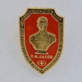 Значок СССР. П. И. Батов, бюст маршала, военная тематика. Винтажный значек.