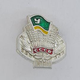 Значок СССР. С надписью СССР, колосья и зеленое знамя, сельское хозяйство. Винтажный значек.