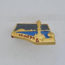 Значок СССР. Ленинград, город Нева, памятник. Винтажный значек.