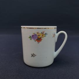Винтажная кружка СССР. Фарфор белый с цветочным декором и золотистой каймой, советская посуда