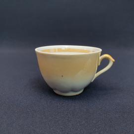 Кружка чайная кофейная, чашка фарфоровая СССР, винтажная. Бежевая, перламутровая глазурь.