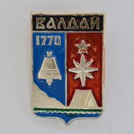 Значок СССР. Валдай 1770, колокол и звезда, Новгородская область, города. Винтажный значек.
