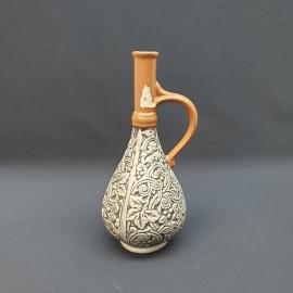 Винтажный керамический кувшин СССР. Декоративный сосуд с рельефным растительным орнаментом