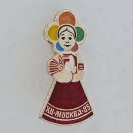Значок СССР. XII Мацква 85, фестиваль, девочка в национальном костюме с голубем. Винтажный значек.