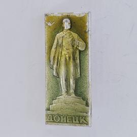 Значок СССР. Донецк, памятник Ленину, городская тематика. Винтажный значек.
