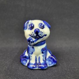Фигурка собаки фарфоровая, винтажная СССР. Роспись синим цветом.