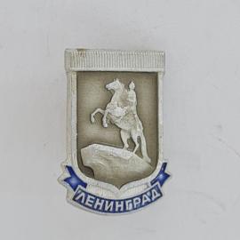 Значок СССР. Ленинград, герб города с всадником на коне. Винтажный значек.