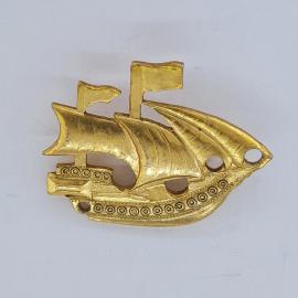 Значок СССР. Парусник, флот, корабль с флагами. Винтажный значек.