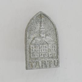 Значок СССР. Тарту, городская архитектура, здание с башней. Винтажный значек.