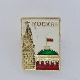 Значок СССР. Москва, кремлевская башня с часами и флагом. Винтажный значек.