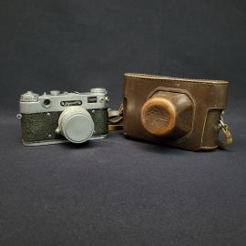 Винтажный фотоаппарат СССР Зоркий 5. Дальномерная камера в кожаном футляре советского периода