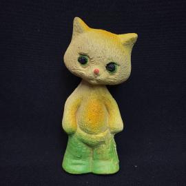 Винтажная игрушка СССР. Резиновая фигурка кот в зеленых штанишках, советский детский персонаж