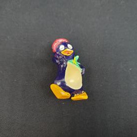 Винтажная фигурка пингвин с рыбой. Игрушка СССР коллекционная миниатюра для полки и интерьера