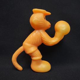 Винтажная игрушка СССР. Обезьянка с мячом, пластиковая фигурка для коллекции и декора