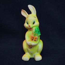 Винтажный товар СССР. Игрушка заяц с морковью, резиновая фигурка для коллекции и декора