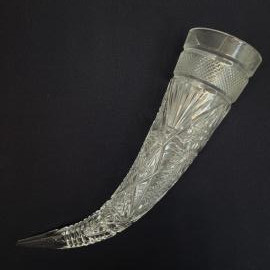 Винтажный рог из стекла с резным узором времен СССР. Декоративный сосуд для интерьера
