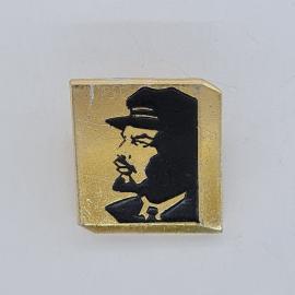 Значок СССР. Портрет в кепке, профиль, революционная тематика. Винтажный значек.