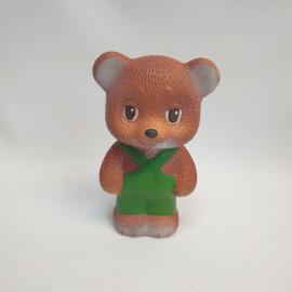 Винтажная игрушка ссср. Медвежонок в зеленом комбинезоне, резиновая фигурка для коллекции