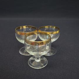Винтажные рюмки СССР из стекла с золотистой каймой, набор 3 штуки. Классическая сервировка