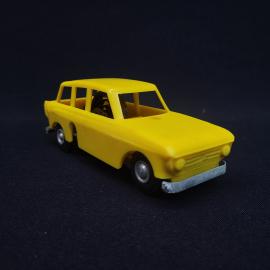 Винтажная игрушка СССР. Инерционная легковая машинка из пластмассы, желтый автомобиль СССР