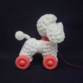 Винтажная игрушка СССР. Собака на колесах с веревочкой, каталка детская пластиковая винтаж СССР