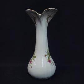 Ваза фарфоровая винтажная СССР. Белая с розовым цветочным декором, фигурный волнистый край