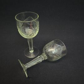 Винтажные рюмки СССР из стекла с алмазной гранью. Набор из двух предметов для сервировки