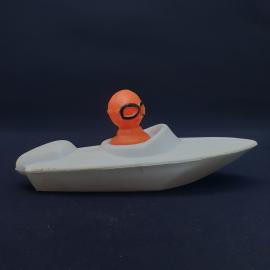 Винтажная игрушка СССР. Пластмассовый катер с фигуркой водителя в очках, для коллекции
